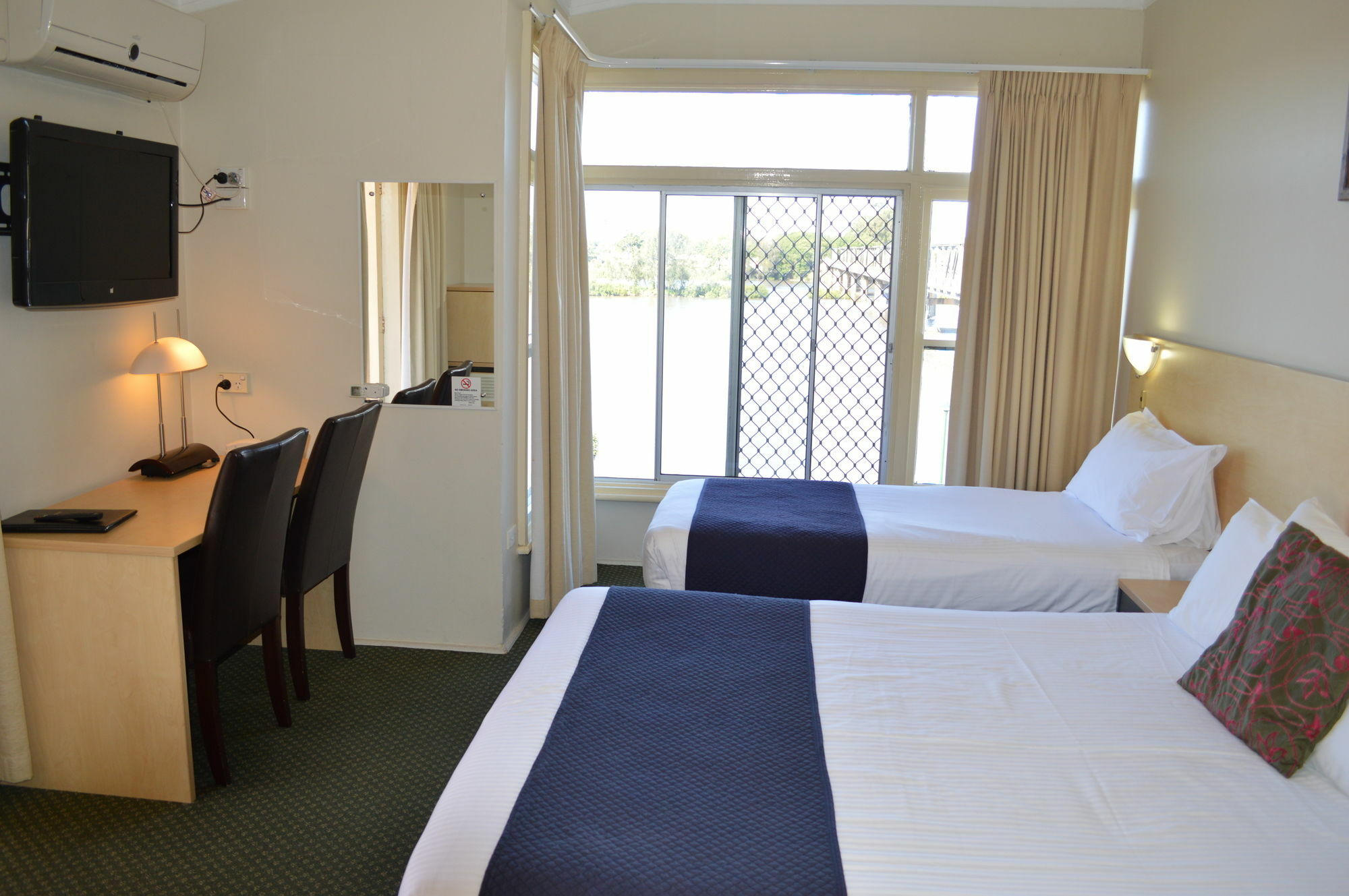 Taree Motor Inn Екстер'єр фото